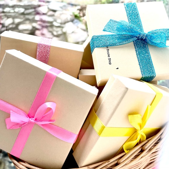 Wish - Card/Disc Necklace Box -  Hand Stamped Necklace - Hand Stamped Jewelry - Picture 2 of 2